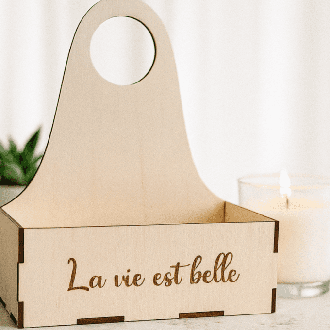 Panier cadeau personnalisé en bois – Gravure sur mesure