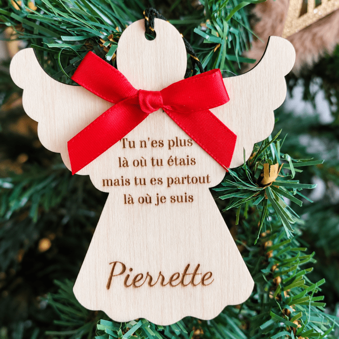 Décorations de Noël en bois gravé personnalisées