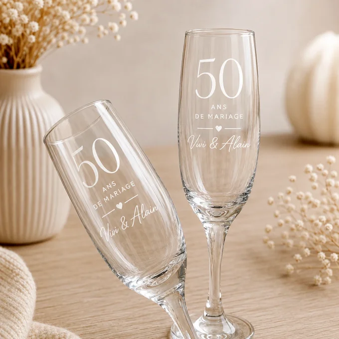 Flûtes à champagne personnalisées pour 50 ans de mariage avec prénoms gravés