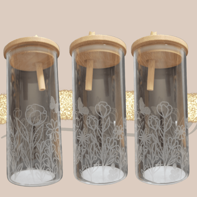 Gobelet verre et bambou, fleurs